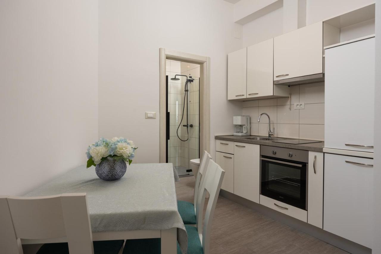 Apartments Lea Подстрана Екстериор снимка