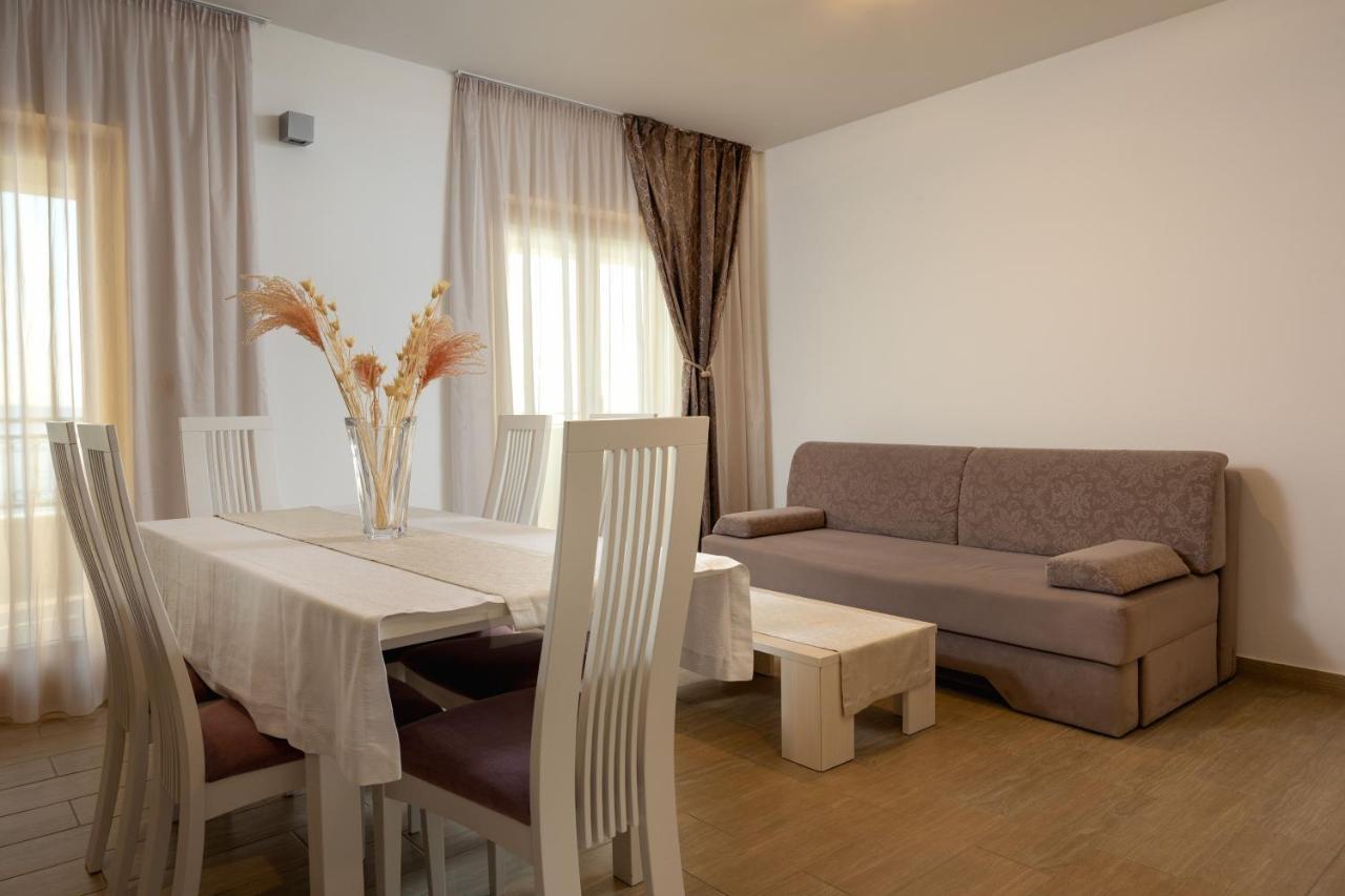 Apartments Lea Подстрана Екстериор снимка