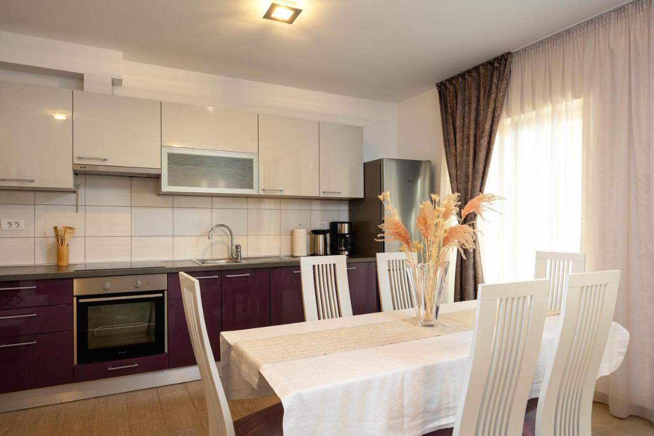 Apartments Lea Подстрана Екстериор снимка